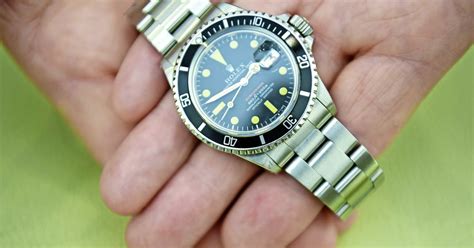 verkoper ontslagen omdat hij klant tipt over rolex|Man steelt Rolex.